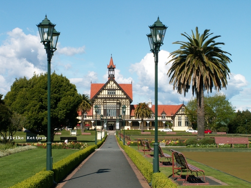 Englisch-tropischer Stilmix in Rotorua